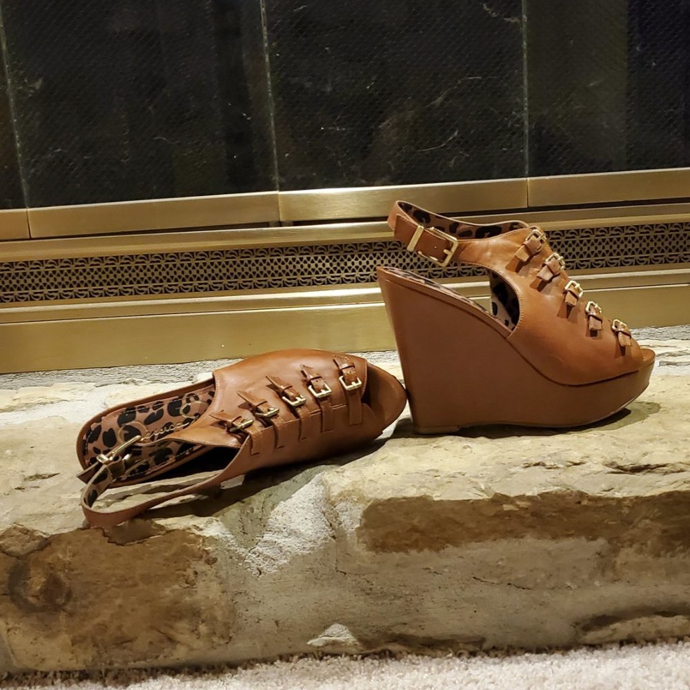 Jessica Simpson 4in caramel color wedge